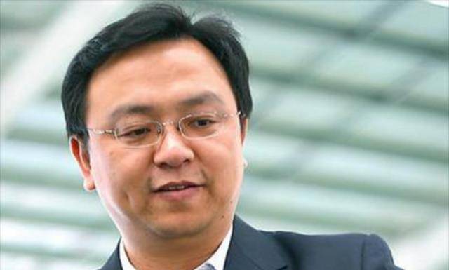 13岁丧父15岁丧母,哥嫂借钱买嫁妆供他读书,后来