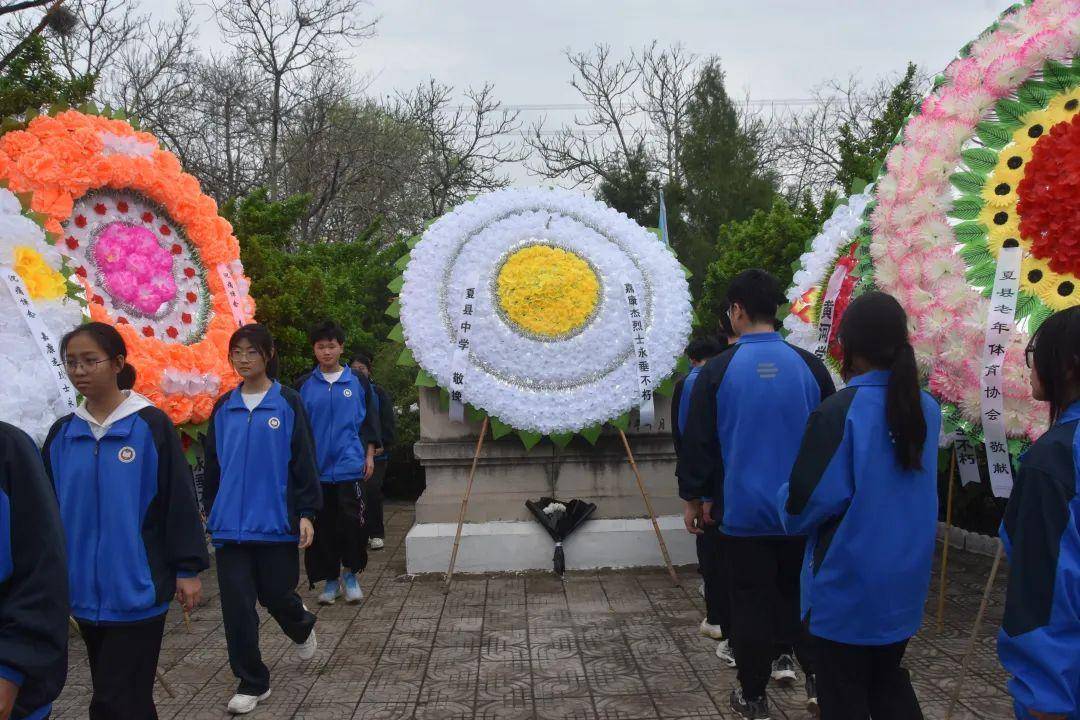 夏县中学开展清明祭英烈主题教育活动