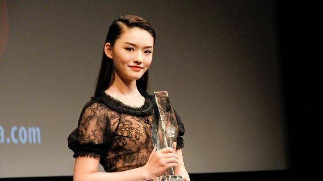 ck回应林允解约显强势难怪张艺兴敢解约三星但不敢得罪ck了