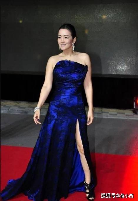 原创58岁巩俐同框章子怡终于见识了丰腴美与媚态美的差距有多大