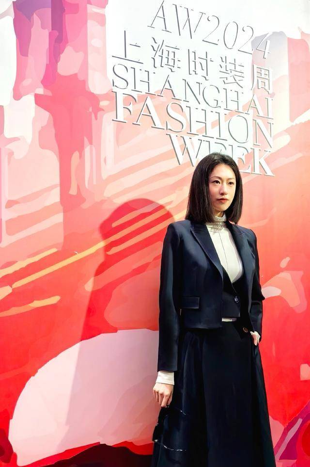 朱慧菁惊艳上海时装周,完美演绎都市女子时尚魅力_中国女排_退役_位置