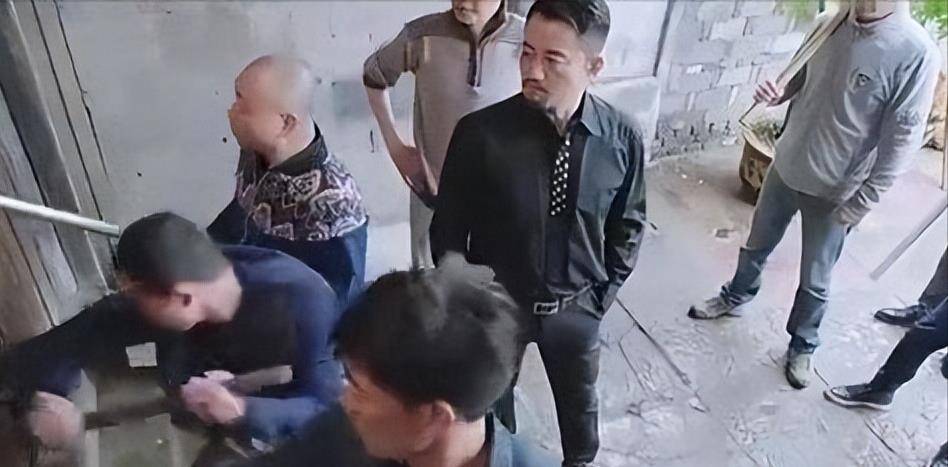 山西黑老大任爱军出狱时致高速堵路最后遭妻子举报敛财12亿