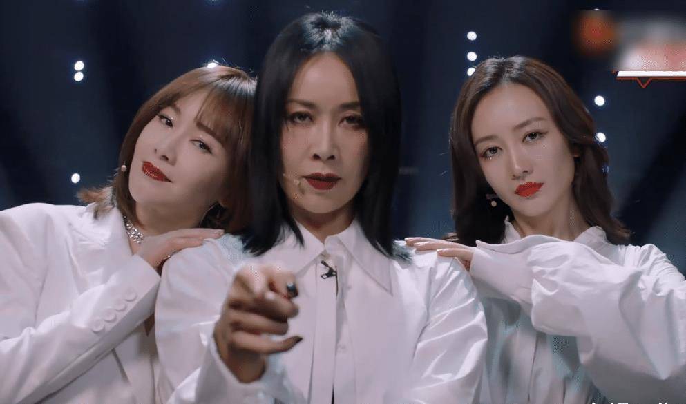 原创姐姐2首场公演造型周笔畅组帅气有未来感杨钰莹组却辣眼睛