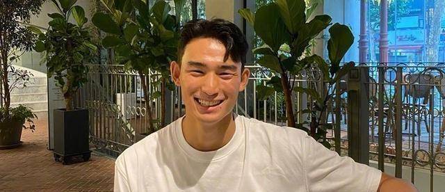 因为个人原因选择退出,换上了新加入的全宝蓝,朴素妍(朴昭妍),李居丽