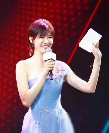 出道20余年,结婚7年多,李艾是如何做到家庭幸福美满的?