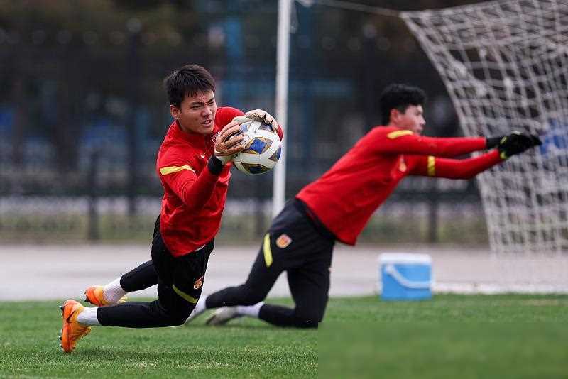 原创国奥男足主力门将蹇韬受伤缺席海归门将替补上阵
