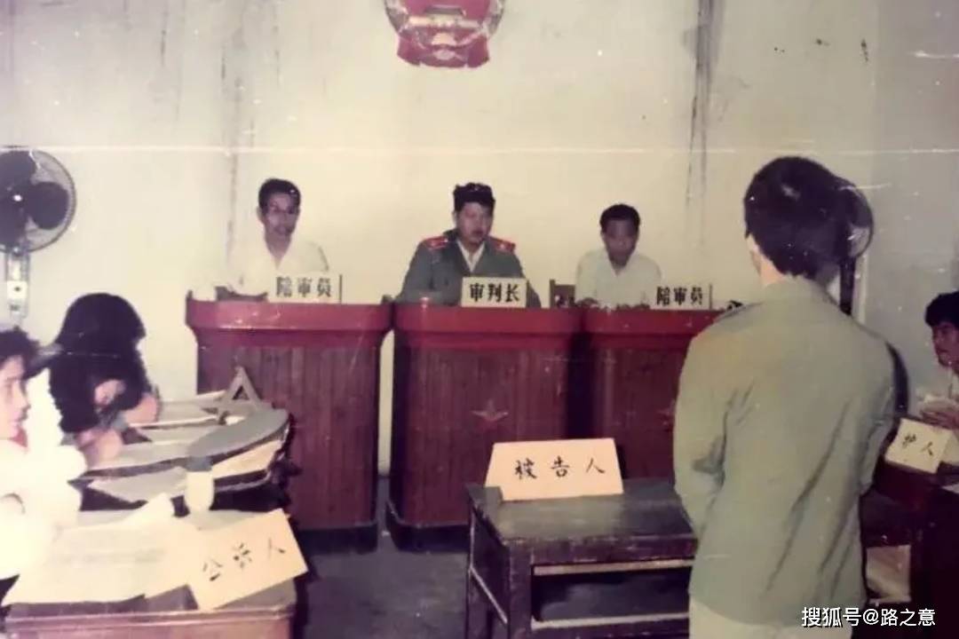 李青海一直认为李漠初不是帮凶也是见死不救,并且李洪才没判死刑也是