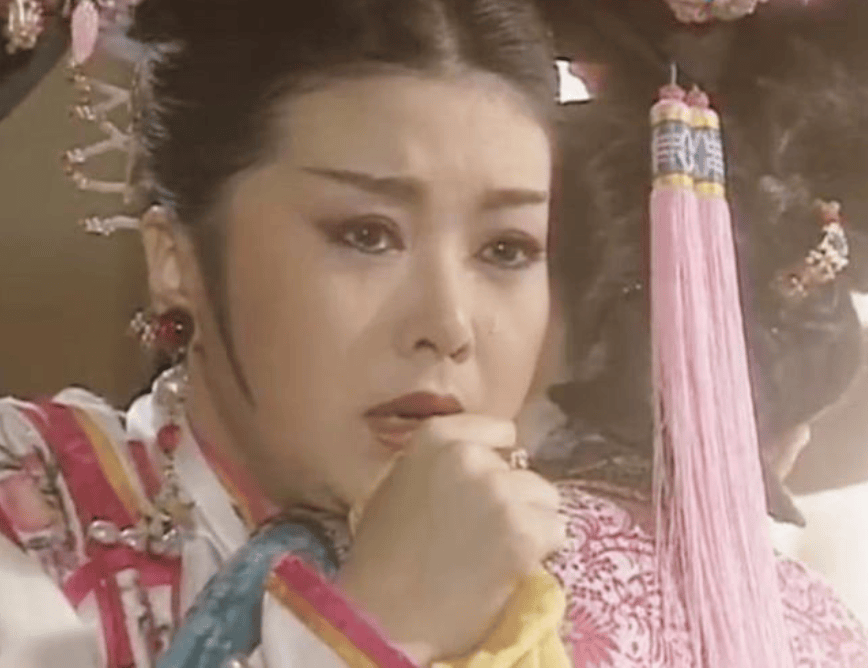 原创50岁陈德容唱k视频流出黑衣低调仍最显眼最漂亮状态像30岁