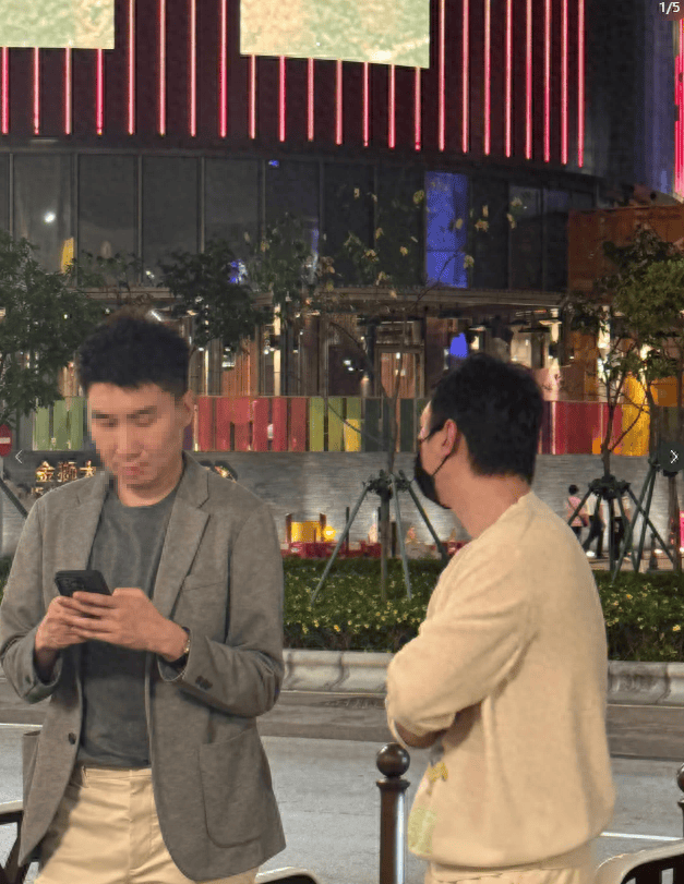 他本次现身带了三名女伴,每个都是肤白貌美的大长腿,而且风格不一致.