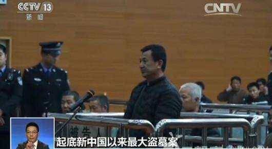 而且在挖掘古墓过程中只用"扎子".