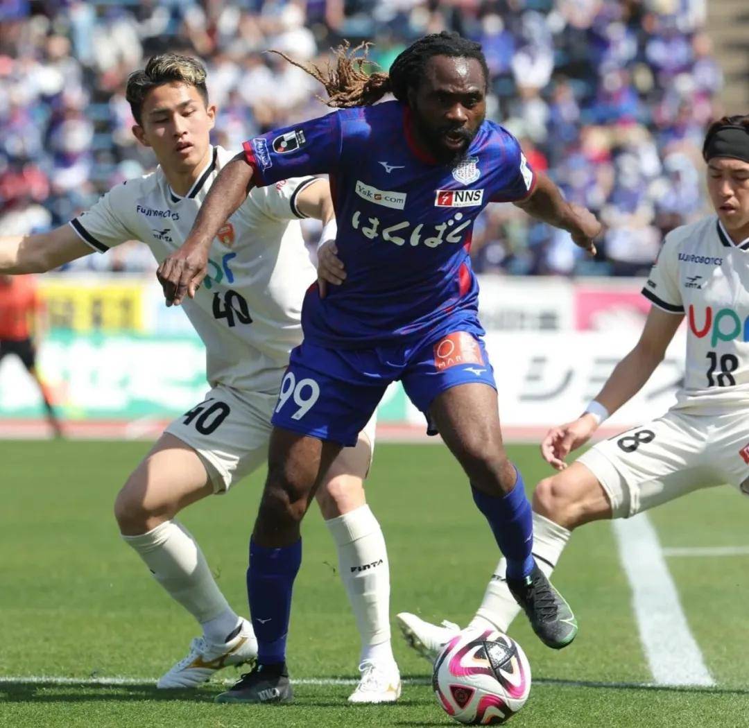 原创大连人队旧将动态丹尼尔森率队取得开门红两旧将被红牌罚下