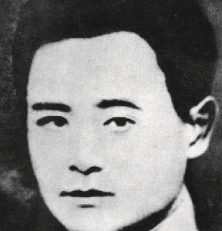 情报说据点里只有百余名伪军,他带兵去打,刚进镇就发现中了圈套_张洪