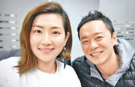 曝新恋情,与小5岁金钟视后尹馨相恋,交往已超半年_阿中才_张承中_按摩