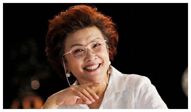 宋春丽因拍戏终生不孕与丈夫40多年相濡以沫61岁终于当母亲