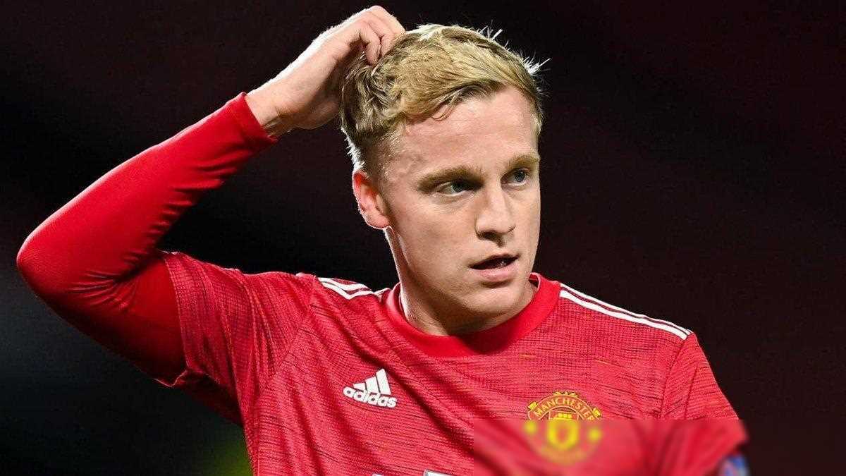 曼联清洗无用之辈,2900万血本无归,昔日中场天才陨落_范德贝克