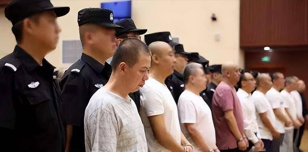 山西黑老大任爱军出狱时致高速堵路最后遭妻子举报敛财12亿