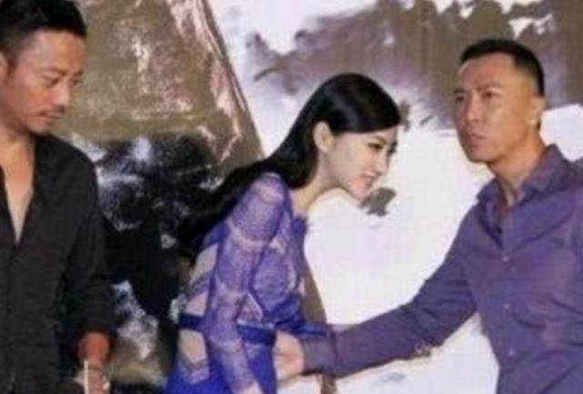 成龙甄子丹等人都不敢动她, 王思聪也不敢怼, 却被他亲上了_景甜_时候