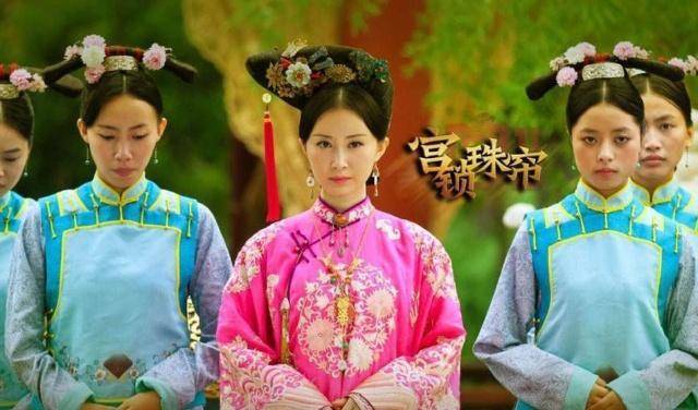 剧中的端妃名叫齐月宾,自幼被养在宫中,是皇帝的第一位妃嫔,由于性情