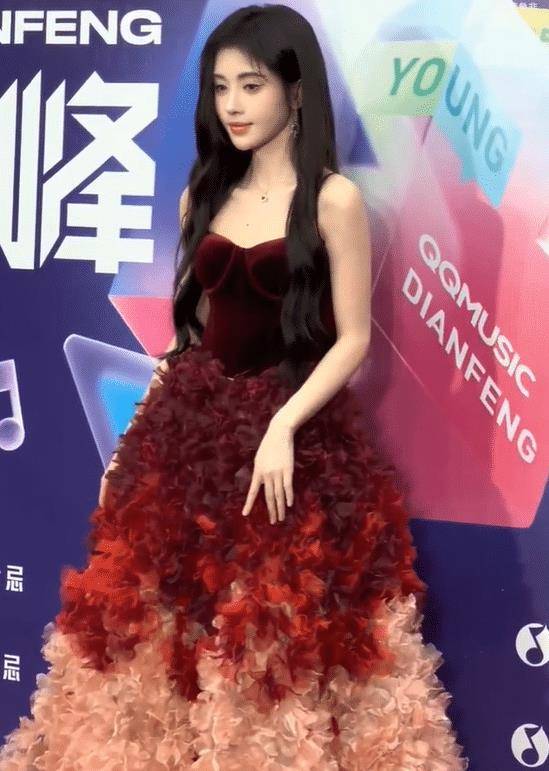鞠婧祎新剧采访坦言能为角色扮丑网友质疑狡辩
