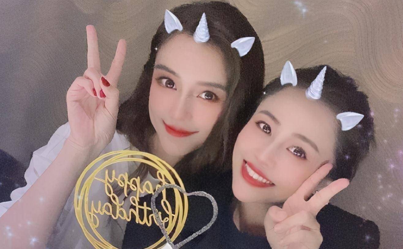 原创原创baby和闺蜜聚会个个都打扮得花枝招展把杨颖看的平平无奇