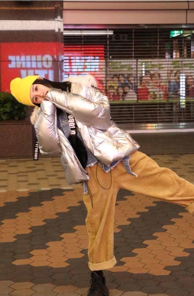 安悦溪有多霸道穿10扣解9扣的牛仔裤真实腿长a翻全场