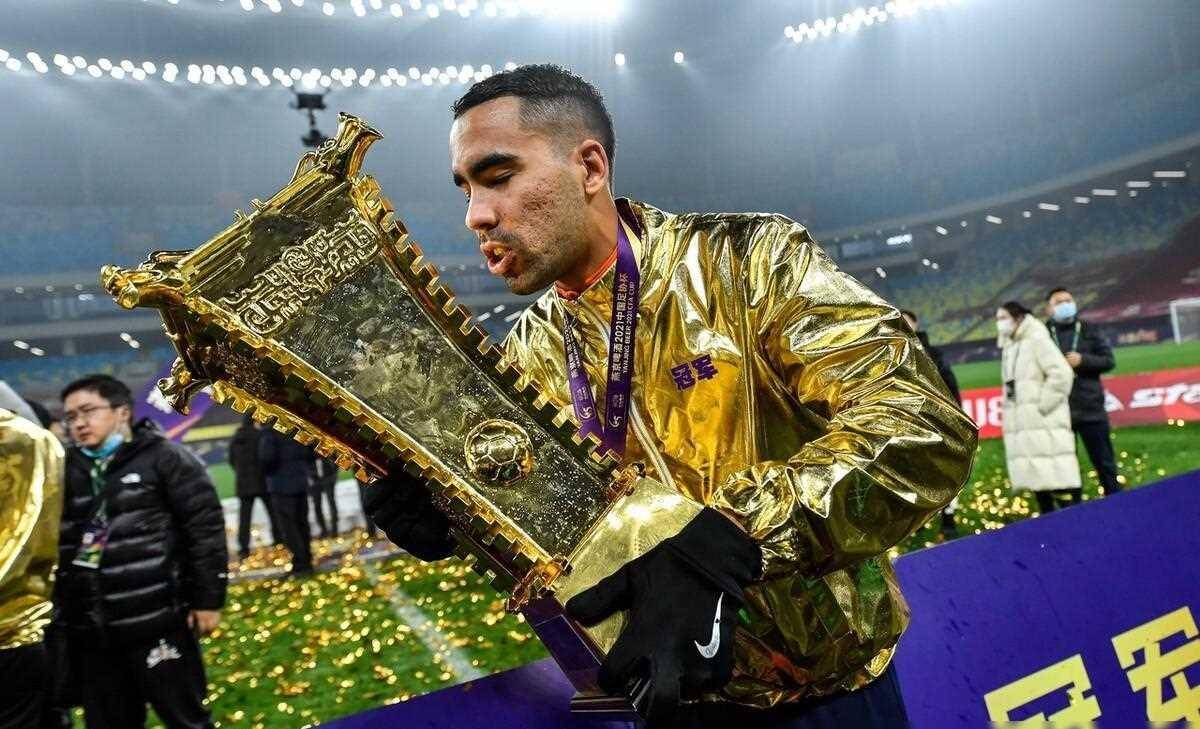 前欧洲豪门锋霸成国足新归化,即将获得出战资格,踢国外亮相_德尔加多_