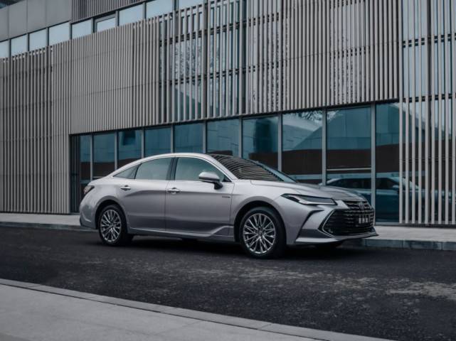 丰田又一"王炸",车长近5米,能喝92油,三年热销超30万