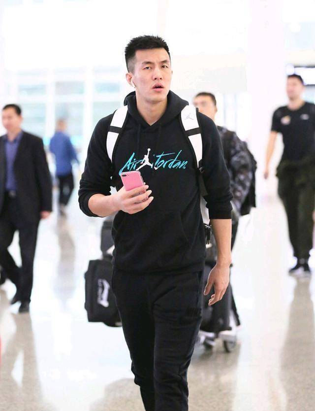 辽宁男篮迎来好消息:郭艾伦回国,库珀空降!_杨鸣_季后赛_球迷