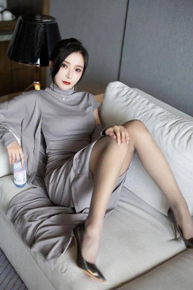 胸美腿长,人间尤物,从晶女郎到出售私拍,她只剩下妩媚妖娆了!