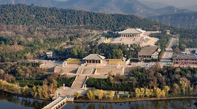 回民风情小吃街—永兴坊—送机返程第三天:华山第二天:黄帝陵,轩辕庙