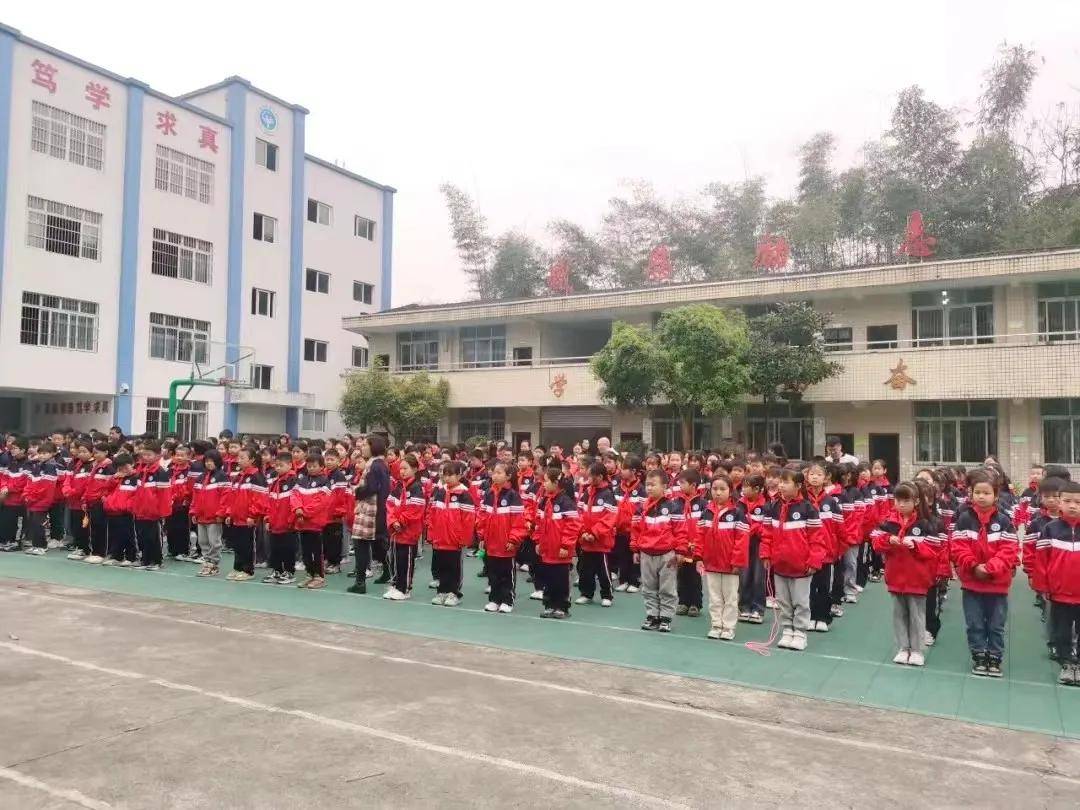 上海同济中学校服图片