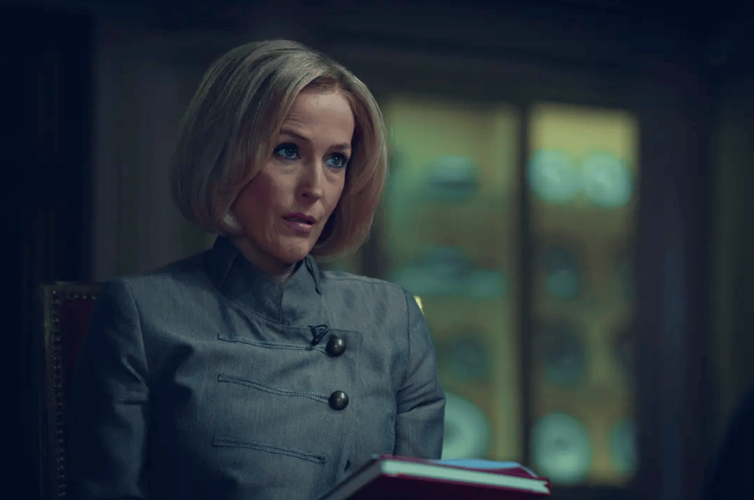 故事主要讲述了1977年万圣节的一档以招魂为噱头的深夜节目.