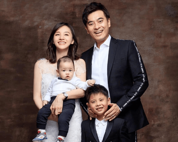 原创他是娱乐圈最干净的男演员娶小10岁娇妻结婚至今从没有过绯闻