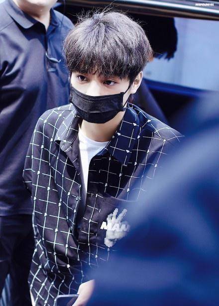 原创unine李汶翰出任队长后不见真容见肌肉