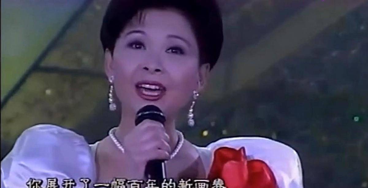 原创董文华初恋为娶她苦等4年13次上舞台靠丈夫和儿子走出低谷