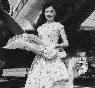 在复旦大学严幼韵在学校十分闻名,可以说比现在校花要知名的多,严幼韵