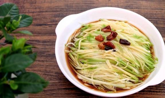 西葫芦凉拌更好吃这个简单的做法居然很多人都不知道