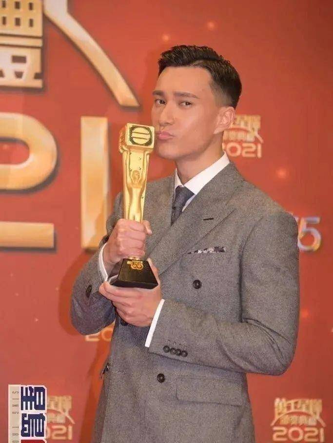 一年没见过男友黑面同女友开餐_朱敏玉_食物_黑色