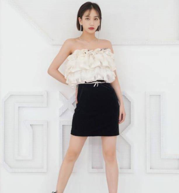 超女出身,三次参加《新说唱》,却成为《青春有你2》的炮灰_何美延