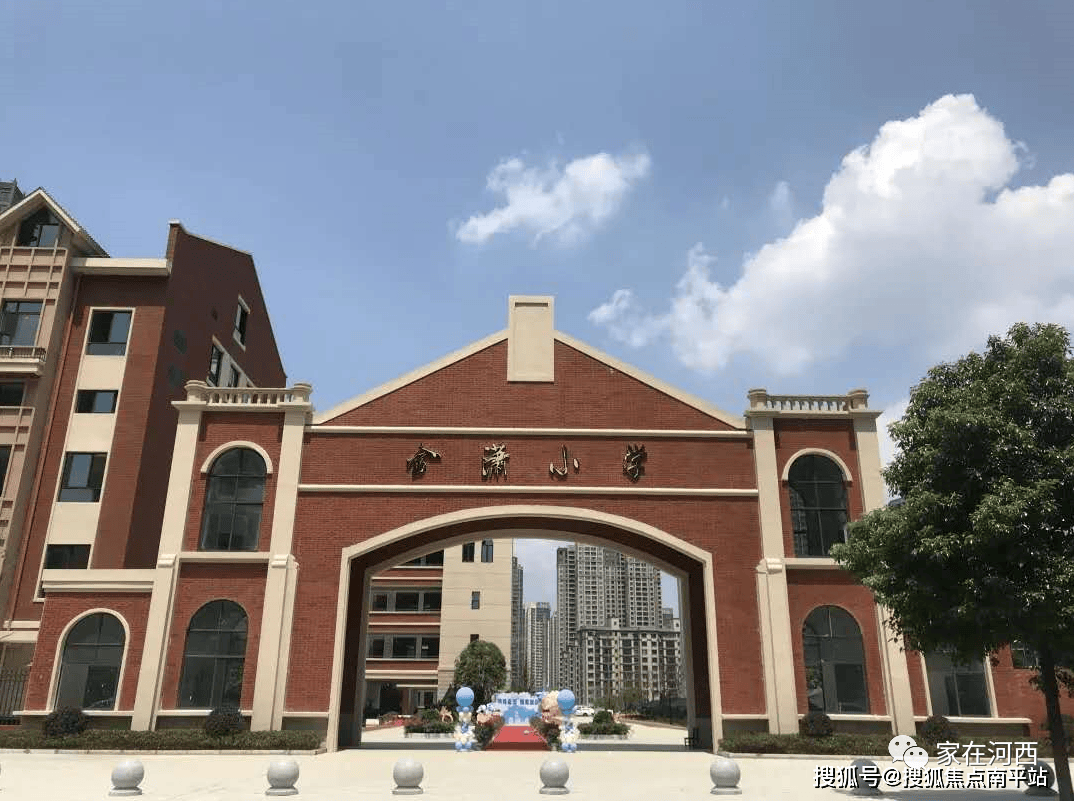 项目旁边还有一所望城区重点打造的小学——金潇小学,属于望城区小学