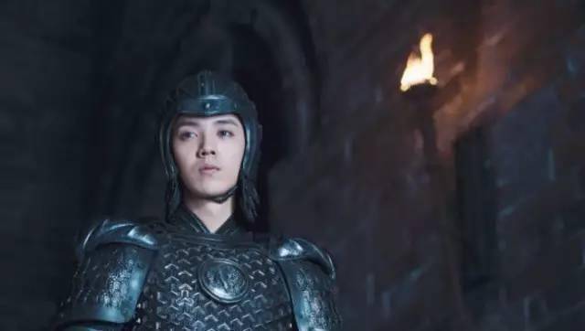 甜蜜暴击发布最新剧照鹿晗关晓彤点燃热血青春