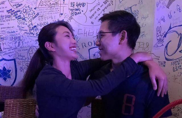 tvb星二代姜丽文晒照巨型求婚戒抢镜头不要钻石捐钱做善事