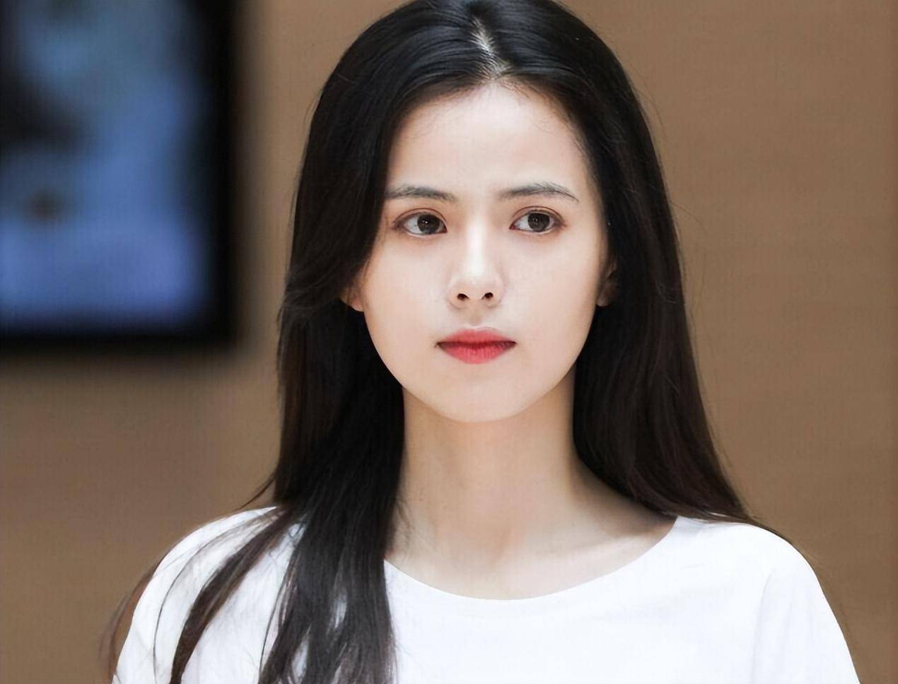 "李若彤表示:58岁独身无子,强调女性独立能力重要"!