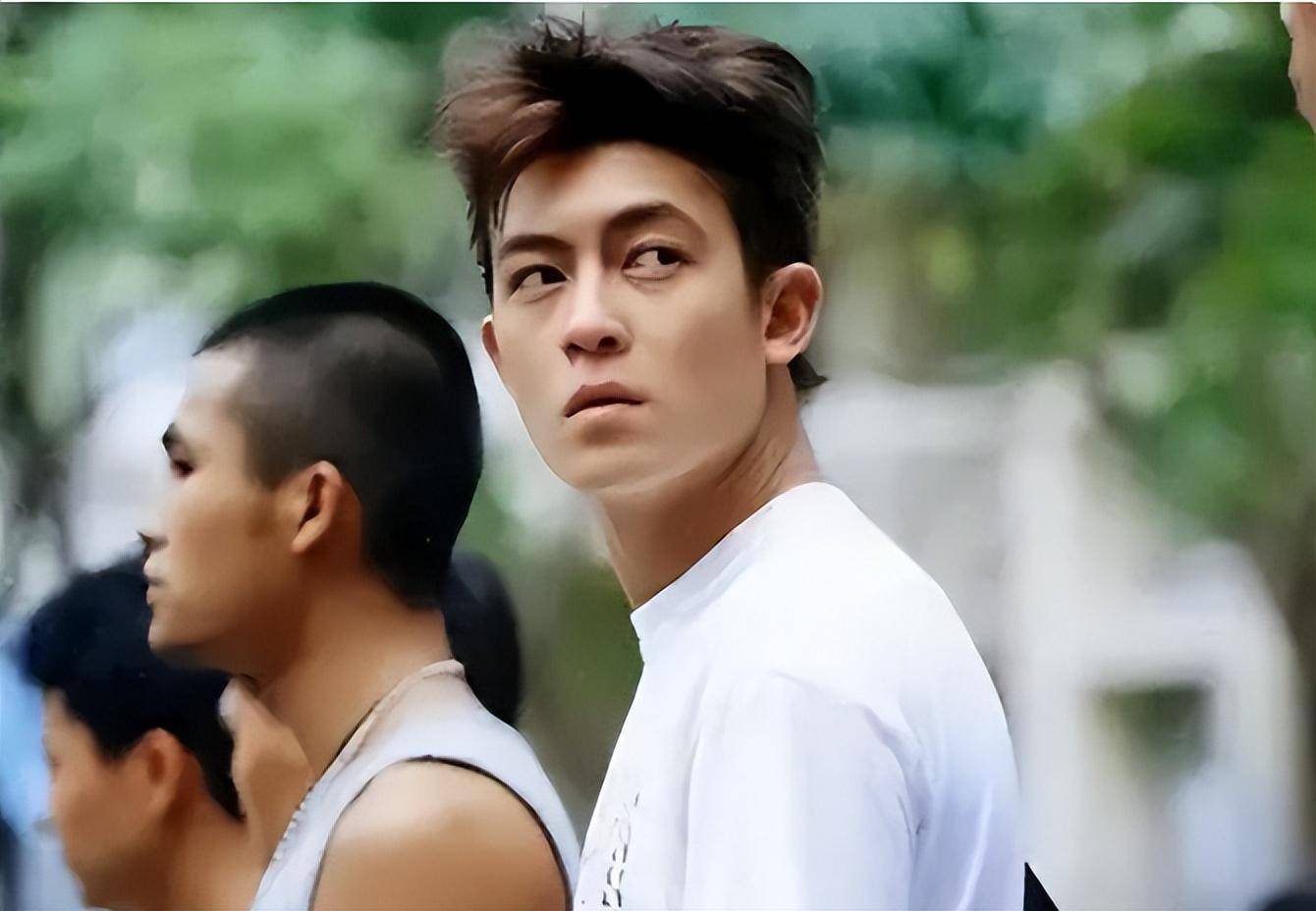 原创陈冠希一家三口旅居日本被网友偶遇外出野餐日式风穿搭好时尚