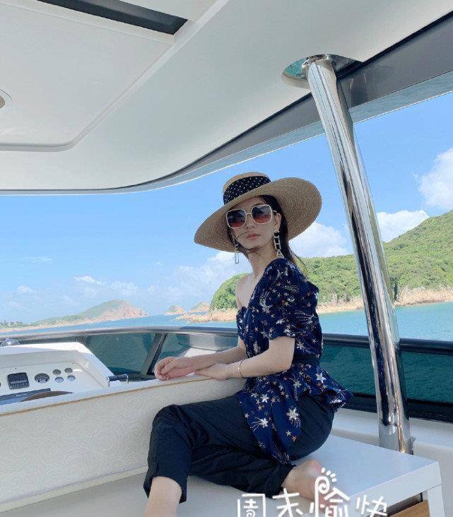 原创郭富城娇妻方媛晒下班自拍首次回应做全职太太我是上班族
