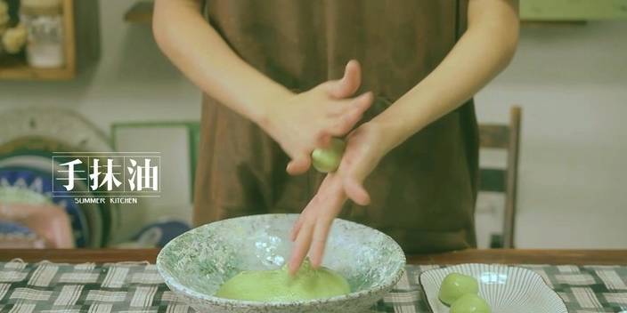 当成野草,可是我却把它当成宝贝,经常吃手脚不再冰凉_红豆_青团_芝麻