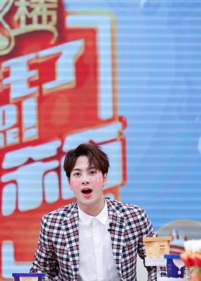 原创拜托了冰箱将开机王嘉尔给工作室放假粉丝指责这群人拖后腿