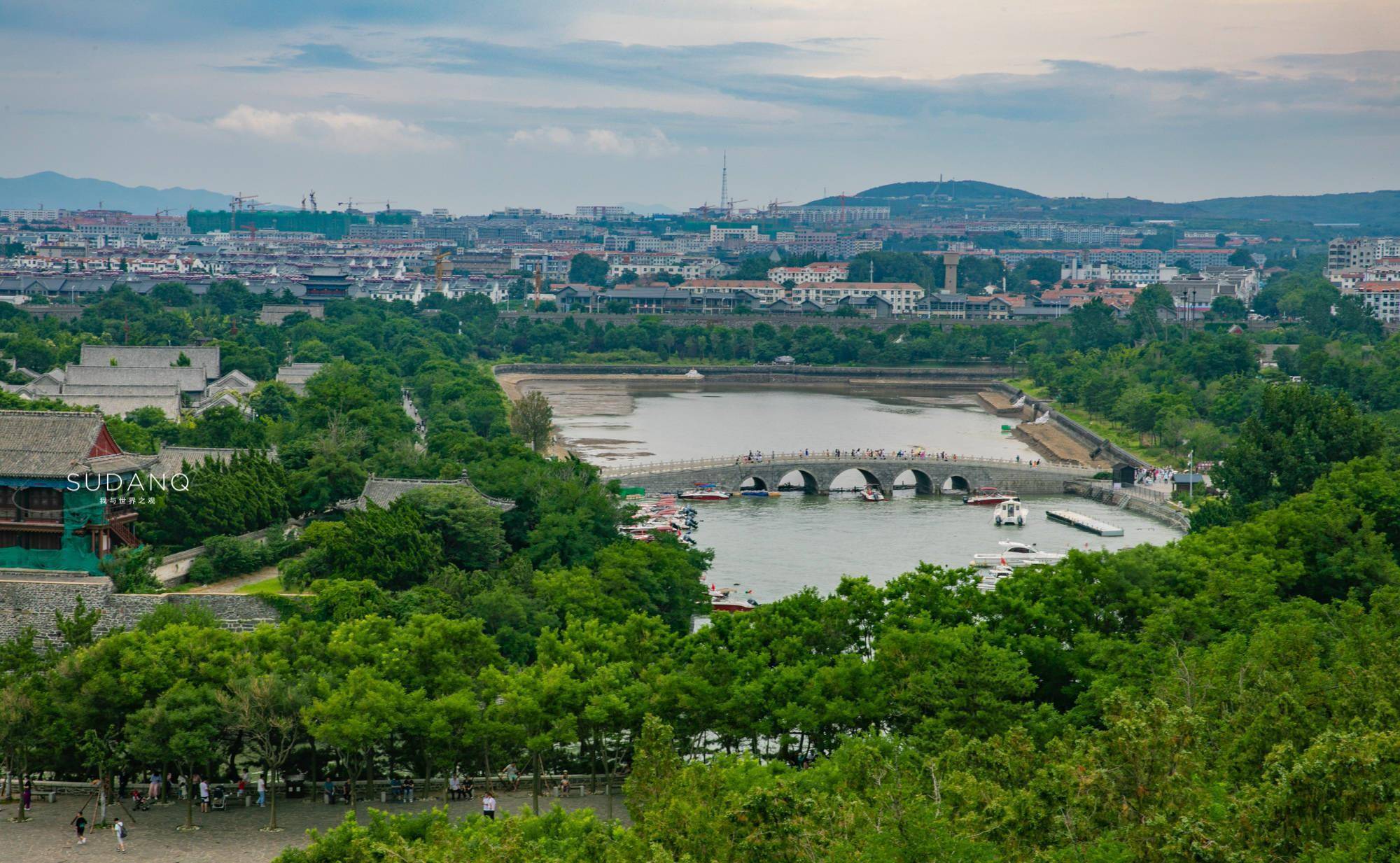 烟台位于神奇的北纬37度线上,山东半岛东北部,与大连隔海相望,海跋哌