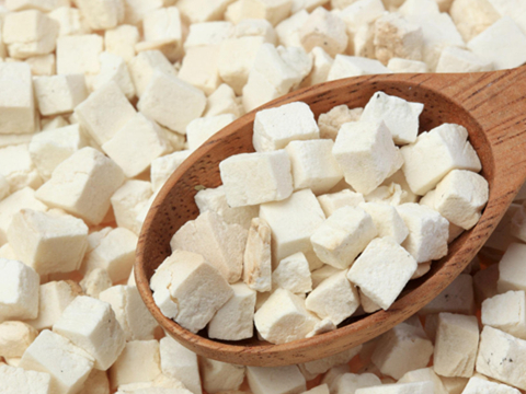 葛根所富含的泰葛根素能模拟雌激素有效刺激乳腺以及腺泡,调理身体,让