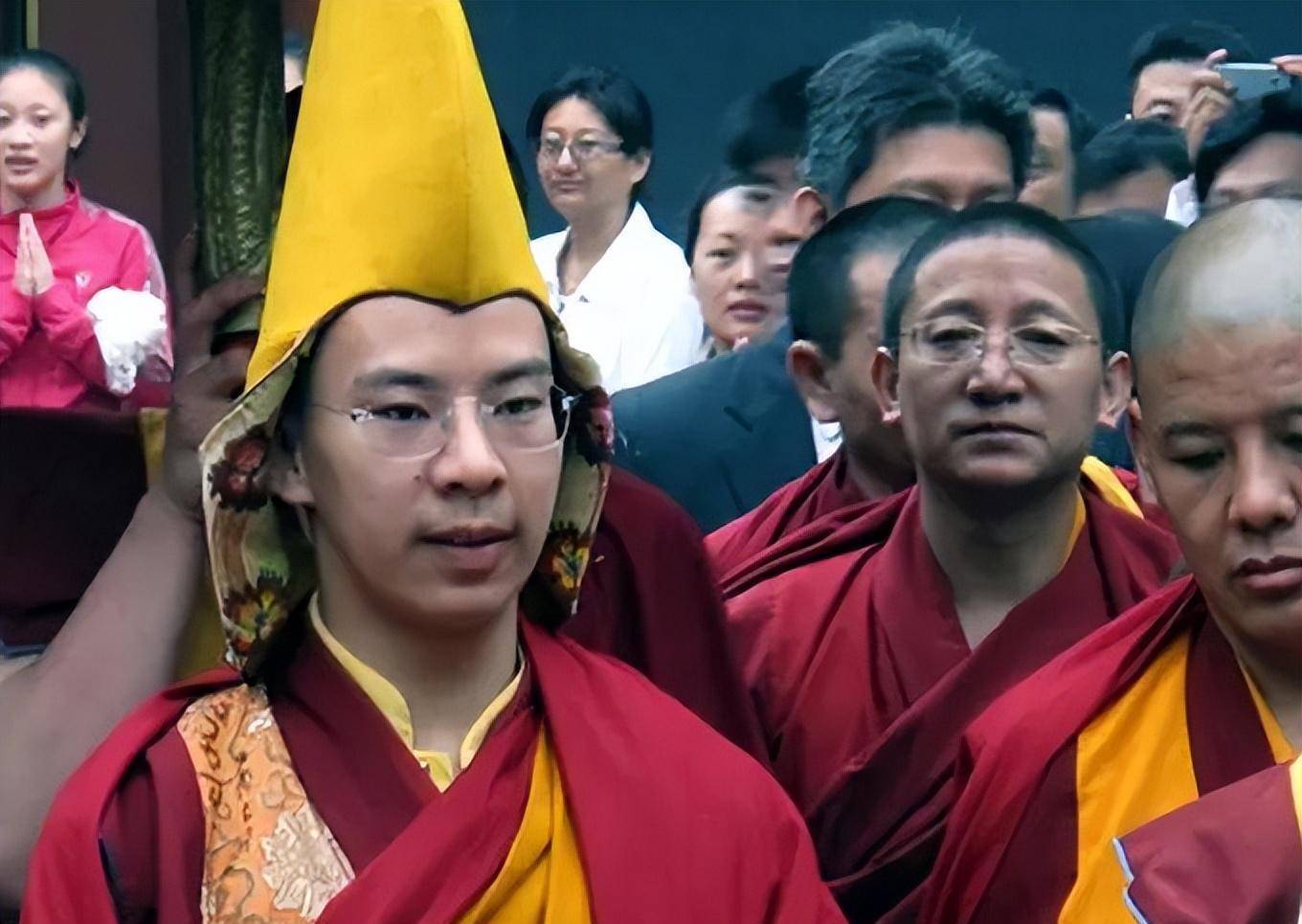 原创年轻的90后大活佛十一世班禅额尔德尼确吉杰布已经长大了